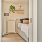 Meble do salonu z sypialnią. Jak ukryć łóżko w salonie?